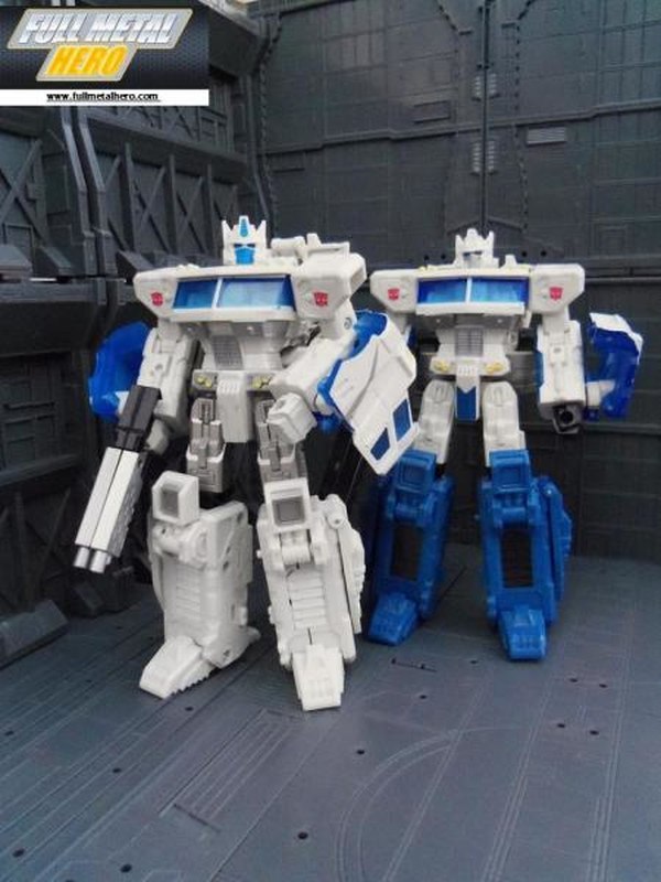 Transformers Asia Exclusive Classics Ultra Magnus  Images Figures Side By Side  (1 of 18)